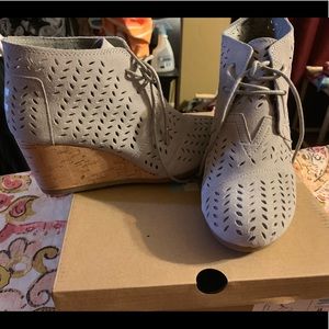 TOMS desert wedges - NIB